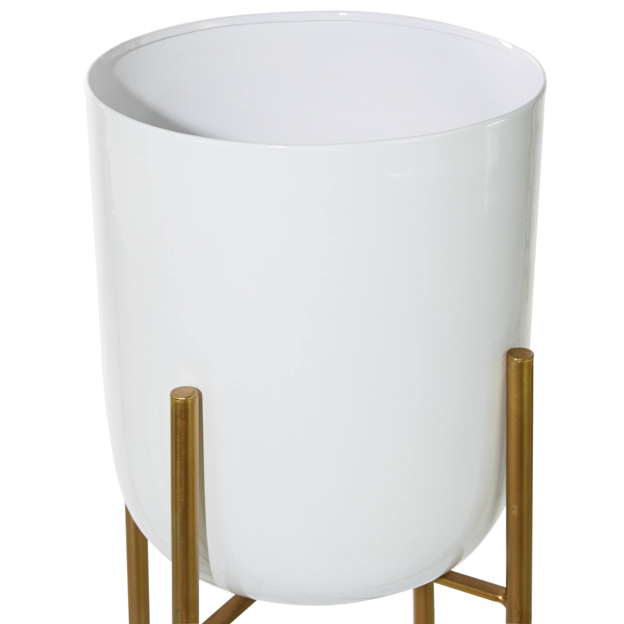 CosmoLiving by Cosmopolitan Set of 2 White Metal Contemporary Planter, 39", 46"